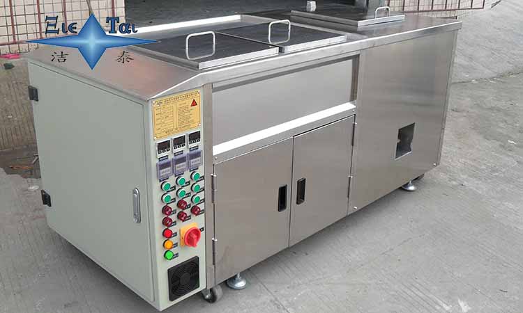 如何快速清洗汽車發(fā)動機上面的油污和積碳？1