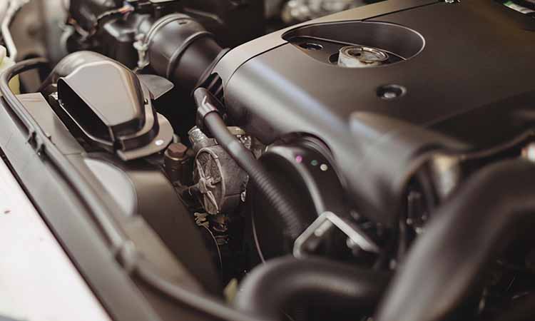 如何快速清洗汽車發(fā)動機上面的油污和積碳？