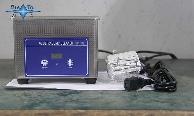 小型超聲波清洗機(jī)需要專用水嗎？有哪些用處？