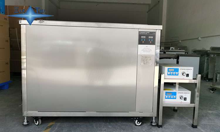 清洗金屬儲罐：超聲波清洗機(jī)保持干凈和耐久性